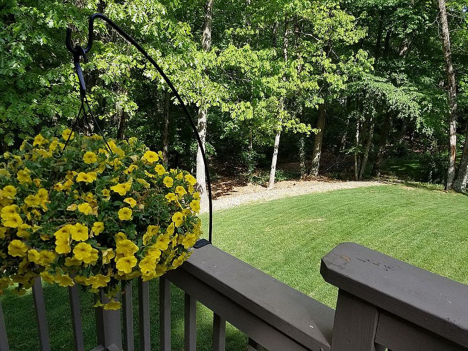 2nd image of 91 Oriole Dr