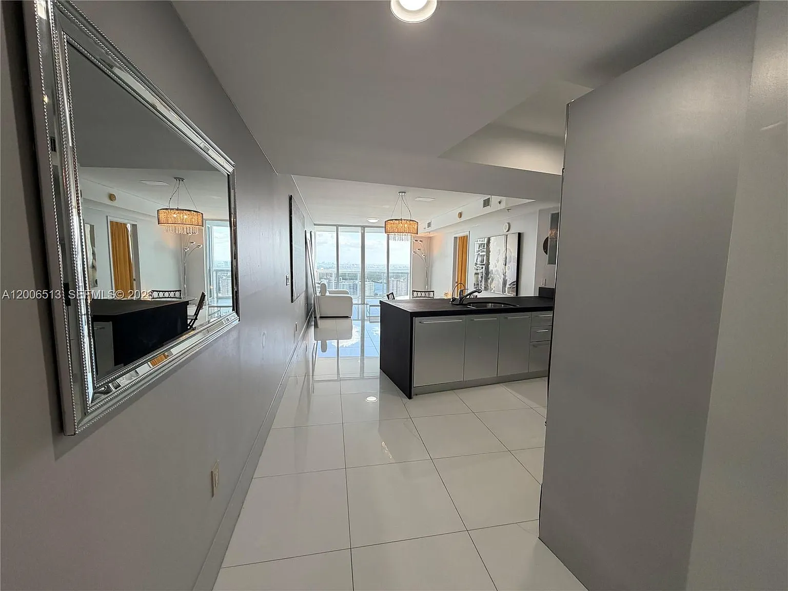 Trump Royale Condo — Photo 3