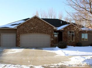 917 W Golden Eagle St, Sioux Falls, SD 57108