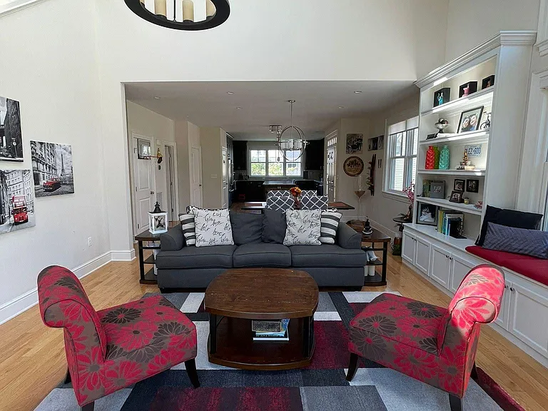 56 Green Meadow Dr — Photo 2