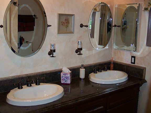 3 Newly remodeled bathrooms