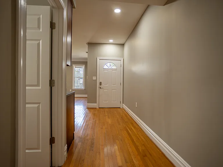 1306 W Clay St — Photo 8
