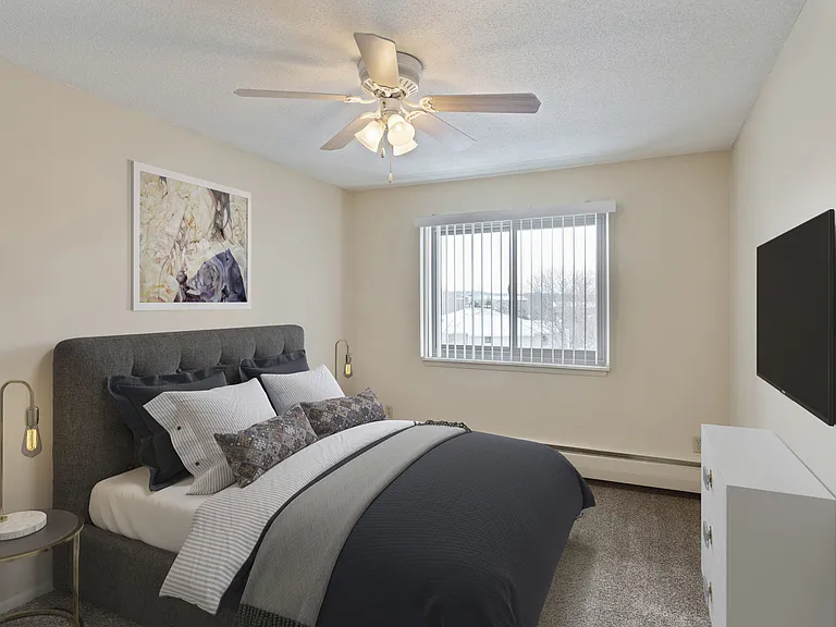 Parkwood Pointe Apartments — Photo 10