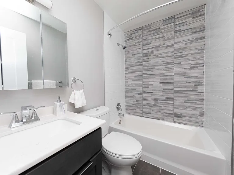 The Glen at Bucks Apartments and Townhomes — Photo 4