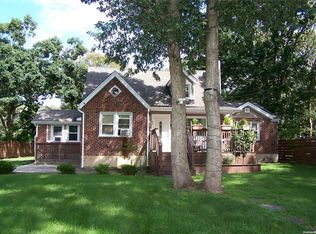 1683 Manatuck Blvd, Bay Shore, NY 11706