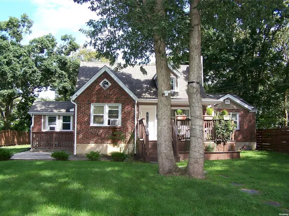 1683 Manatuck Boulevard, Bay Shore, NY 11706