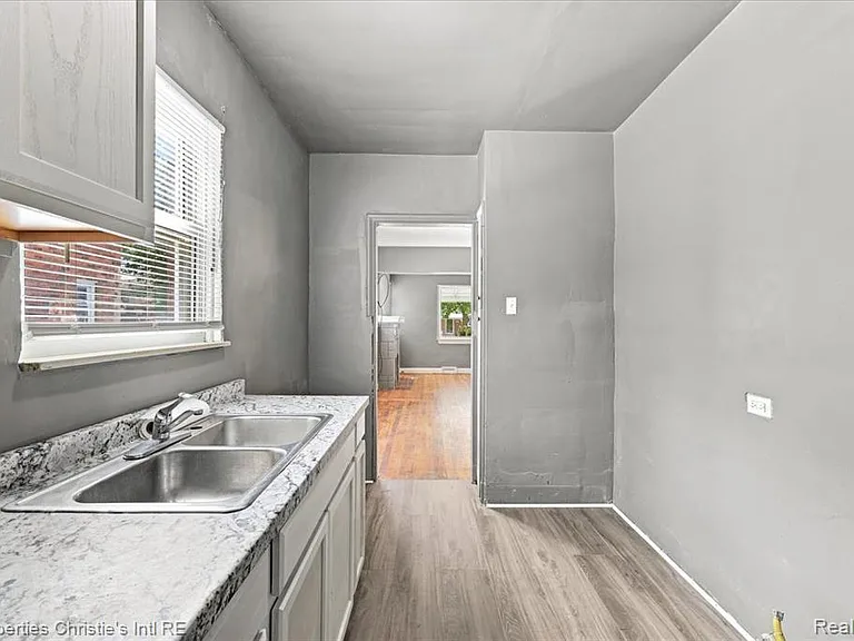 10024 Mark Twain St — Photo 14