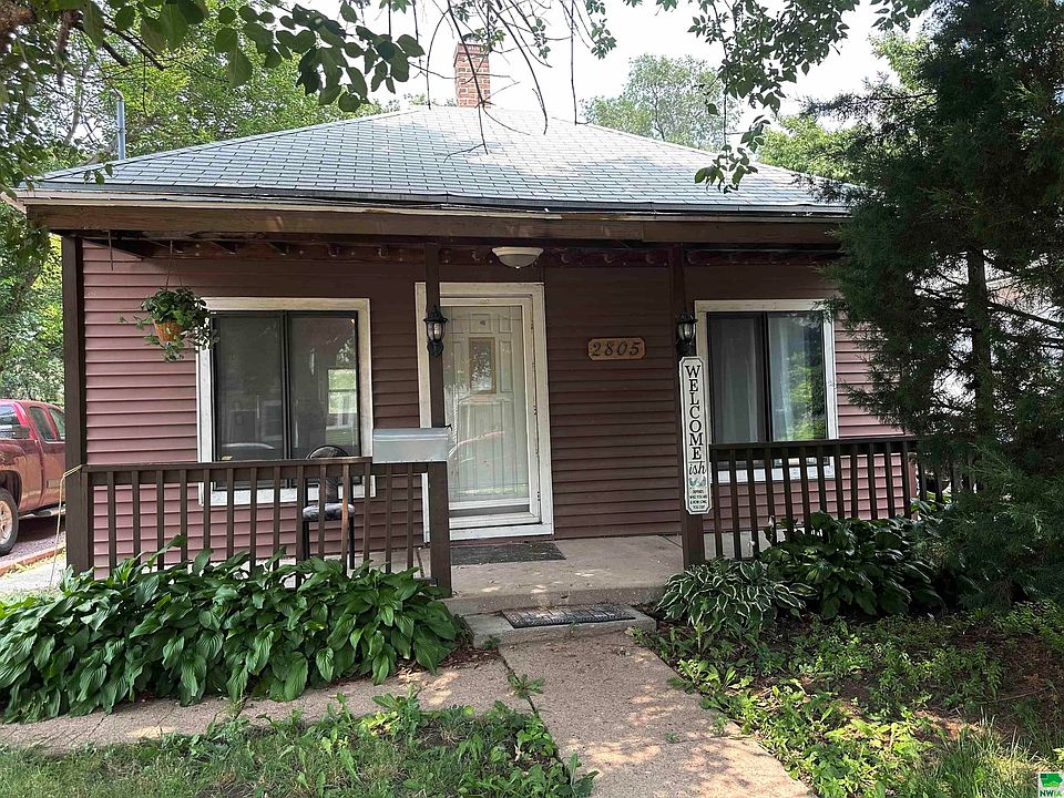 1st image of 2805 1st St