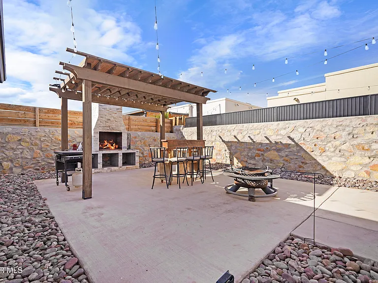 12597 New Dawn Dr — Photo 32