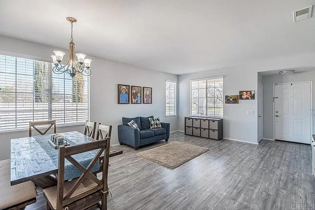 3 bed, 1811 sqft, $3,495 — Photo 3