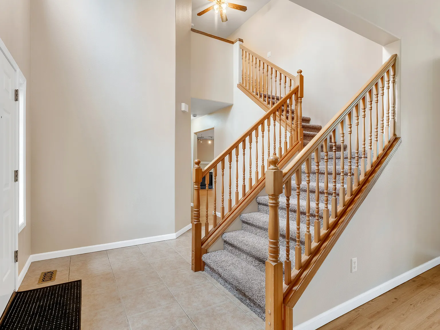 4 bed, 2.5 bath, 2205 sqft, $3,300 — Photo 3