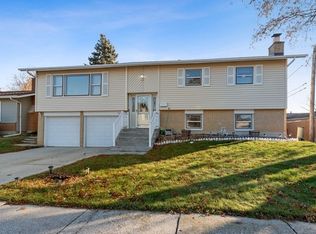 15261 Ventura St, Oak Forest, IL 60452