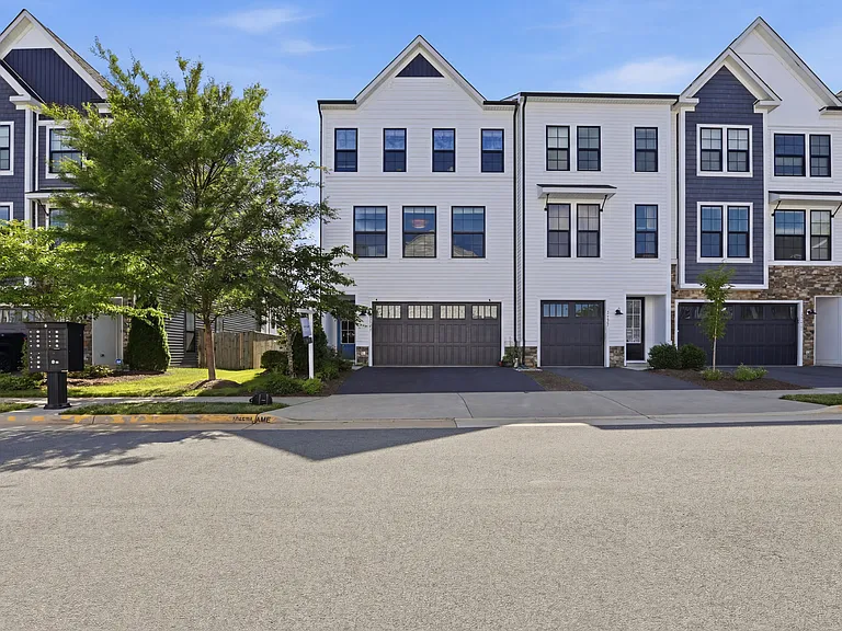 25419 Hartland Orchard Ter — Photo 1