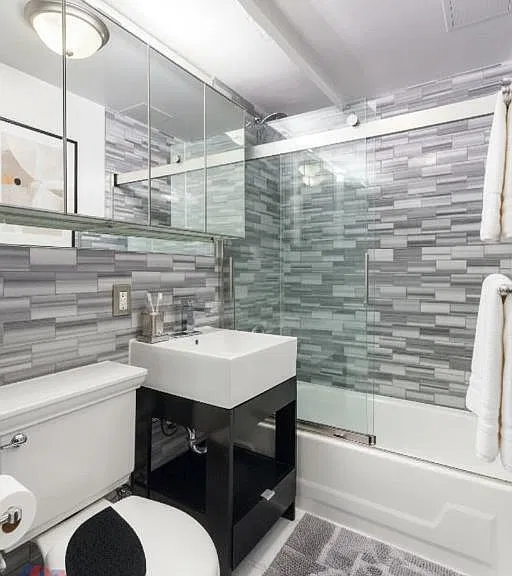 521 E 5th St #B3 — Photo 6
