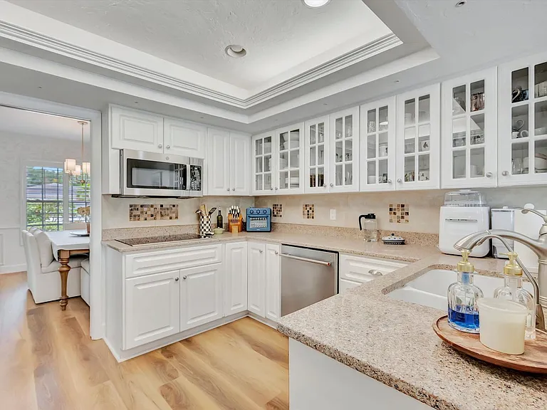 3173 Espanola Dr — Photo 10