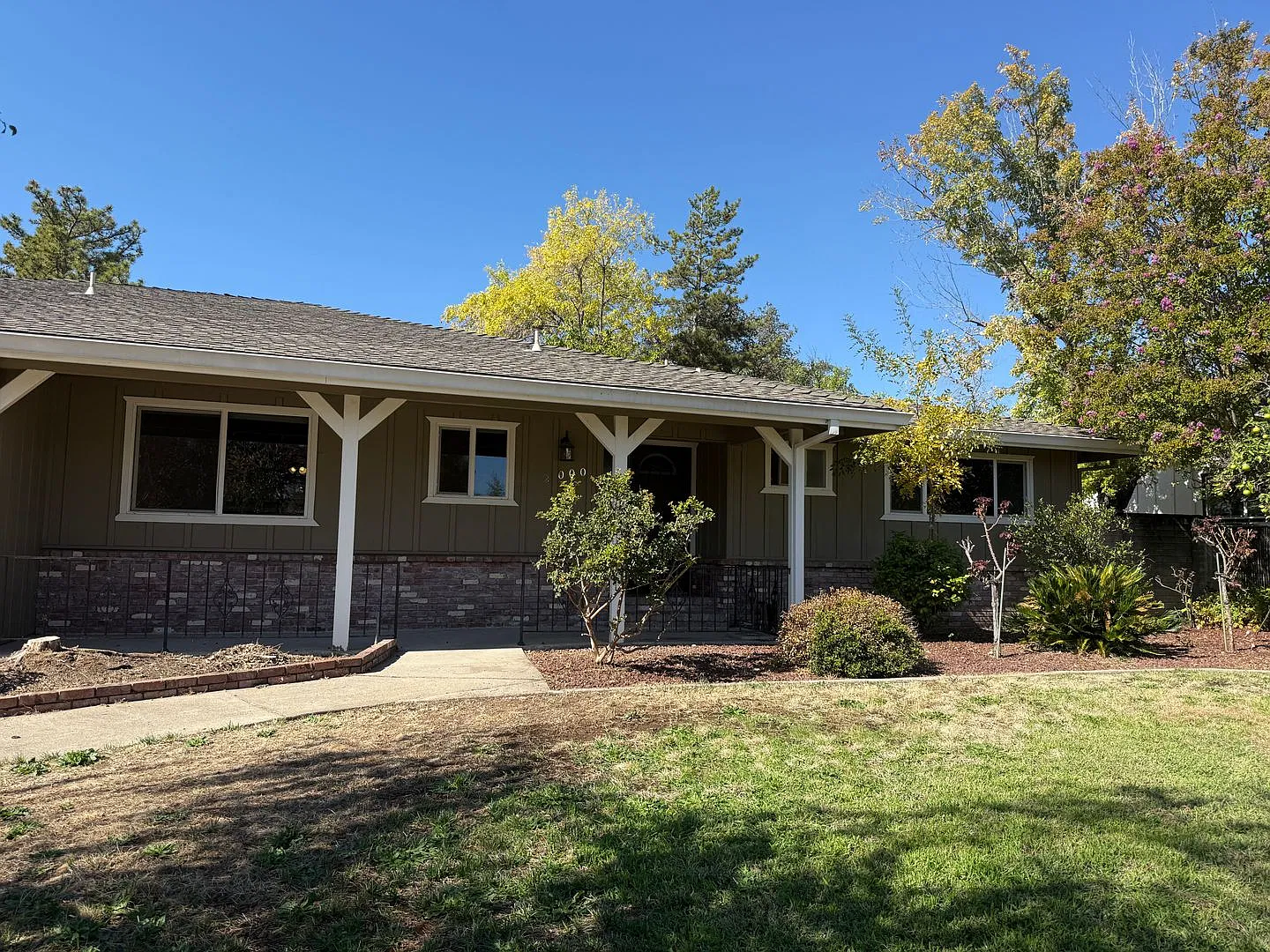 3-bedroom, 2-bath home in west Redding! — Photo 2