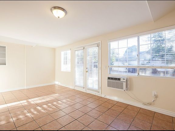 5th image of 7477 Encino Ave