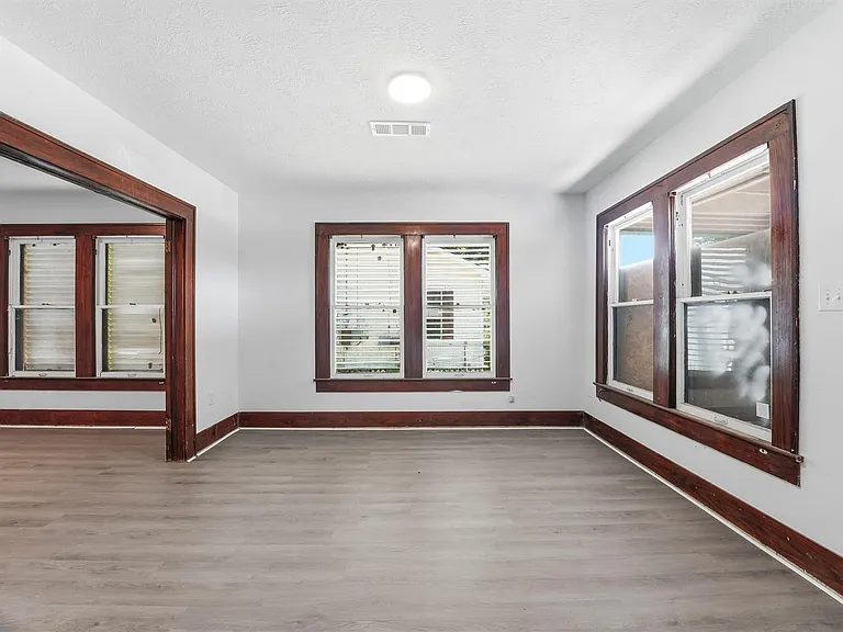202 S Magnolia St — Photo 23