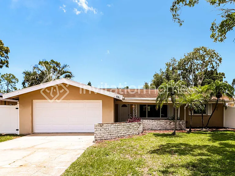 981 Porter Dr — Photo 1