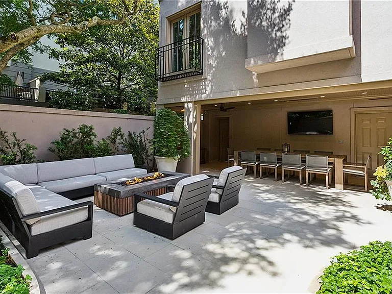 2525 Peachtree Rd NE #32 — Photo 2