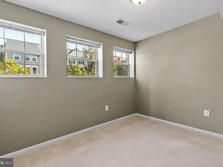 13129 Englishwood Ln — Photo 35