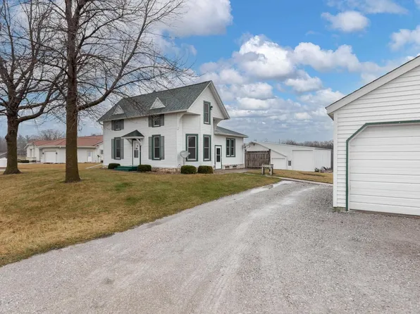 12505 70th Ave, Blue Grass, IA 52726