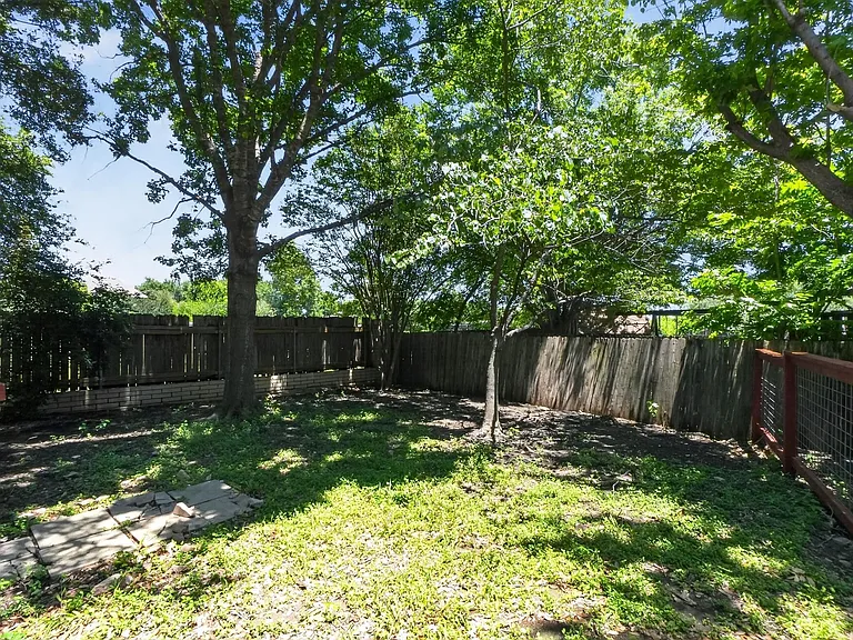 300 N Carriage Hills Dr — Photo 30