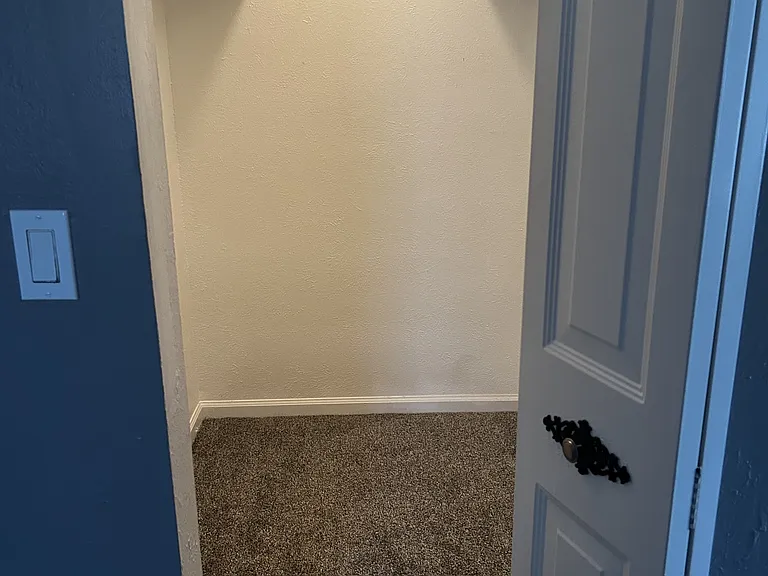 5560 Cresthaven Ln #B — Photo 19