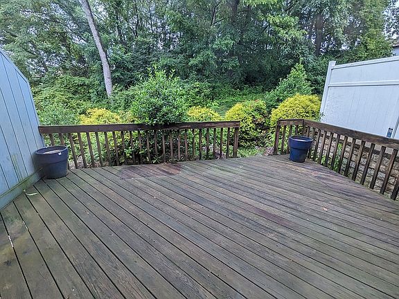 3rd image of 704 Canterbury Dr