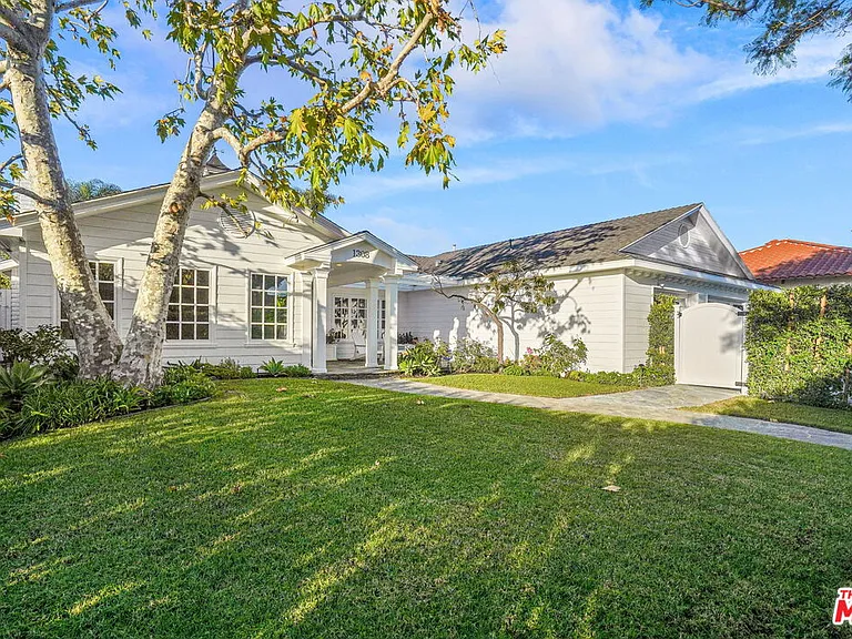 1308 Mariners Dr — Photo 10
