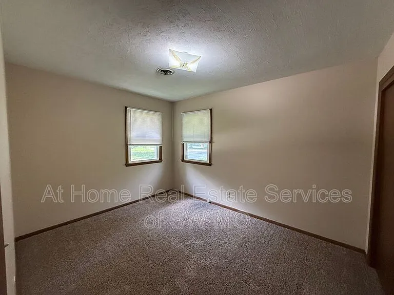 1920 Bellerive Dr — Photo 8