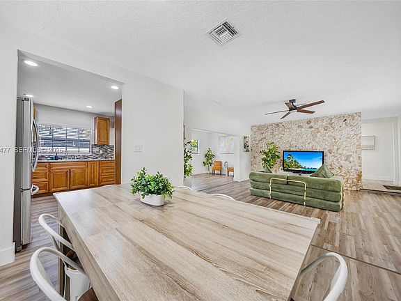 3rd image of 7949 Panama St