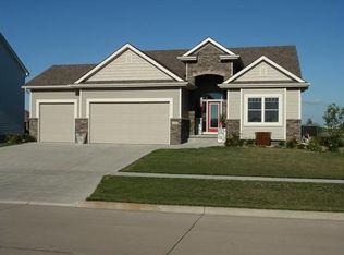 342 S 84th St, West Des Moines, IA 50266