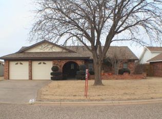 3616 Red Oak Ln, Plainview, TX 79072