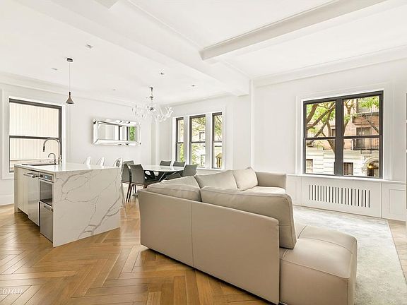 3rd image of 215 W 88th St APT 2C