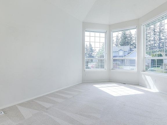 2nd image of 627 SW 29th Cir