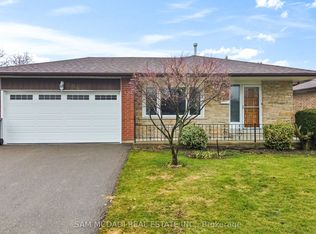 556 Paisley Blvd W, Mississauga, ON L5B 2M4