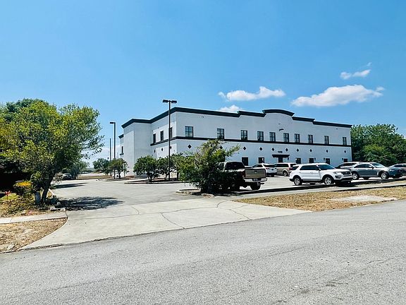 3rd image of 1131 Carlton Ave