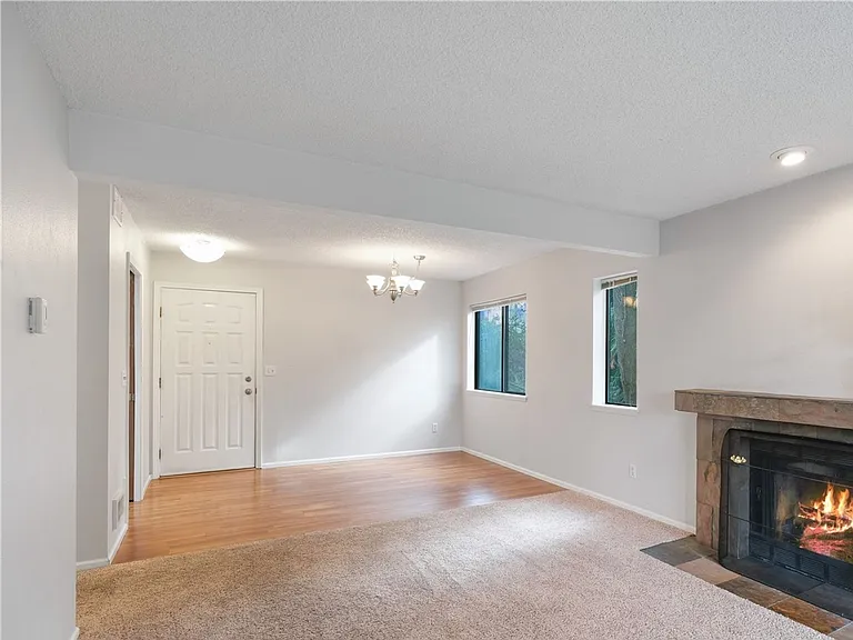 406 10th St #C201 — Photo 3