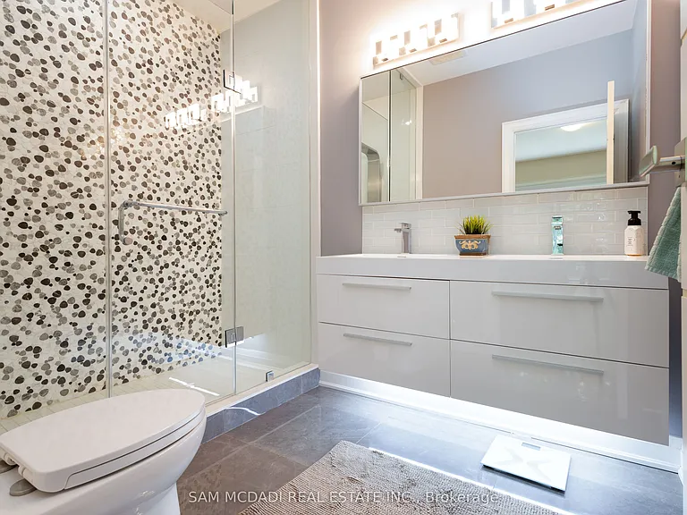 35A Broadview Ave — Photo 15