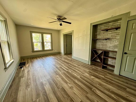 3rd image of 354 Whitethorne Ave