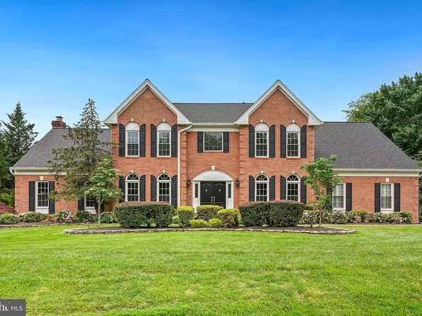 10721 Fournier Dr, Fairfax Station, VA 22039