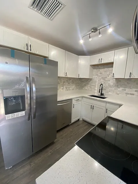 3 bed, 1260 sqft, $2,400 — Photo 4