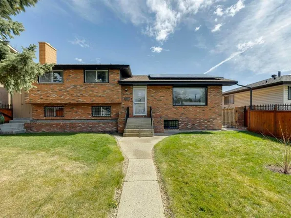 12 W Huntwick Way NE, Calgary, AB T2K 4H3