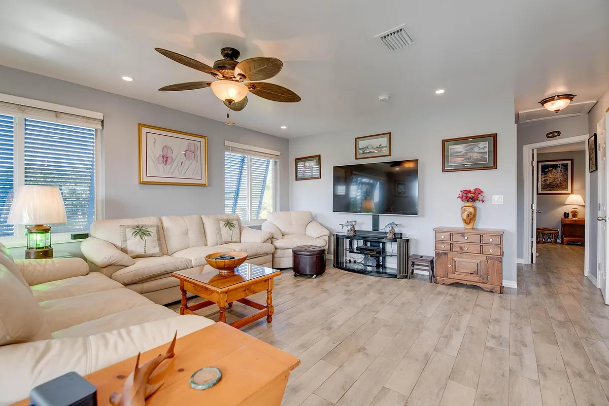 Building Photo - 421 Ixora Dr
