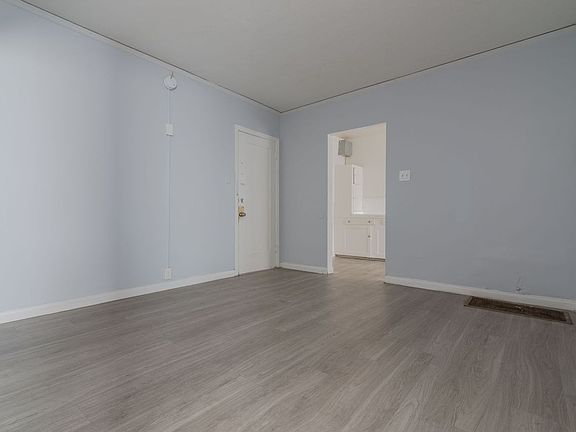3rd image of 406-408 S Grevillea Ave #10
