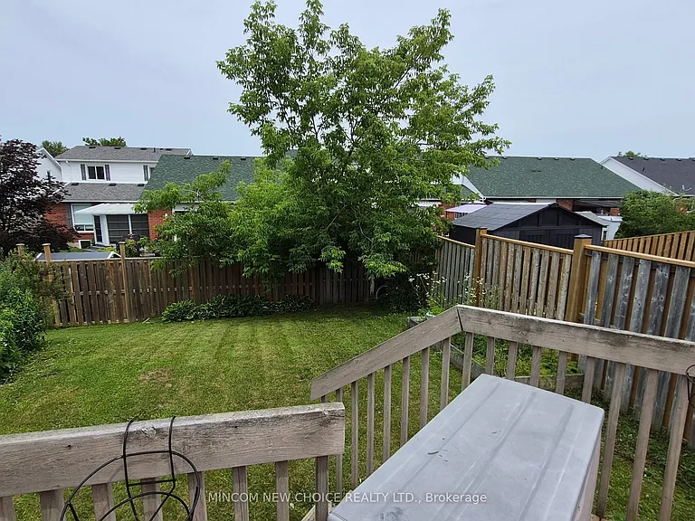 2432 Woodglade Blvd N — Photo 15