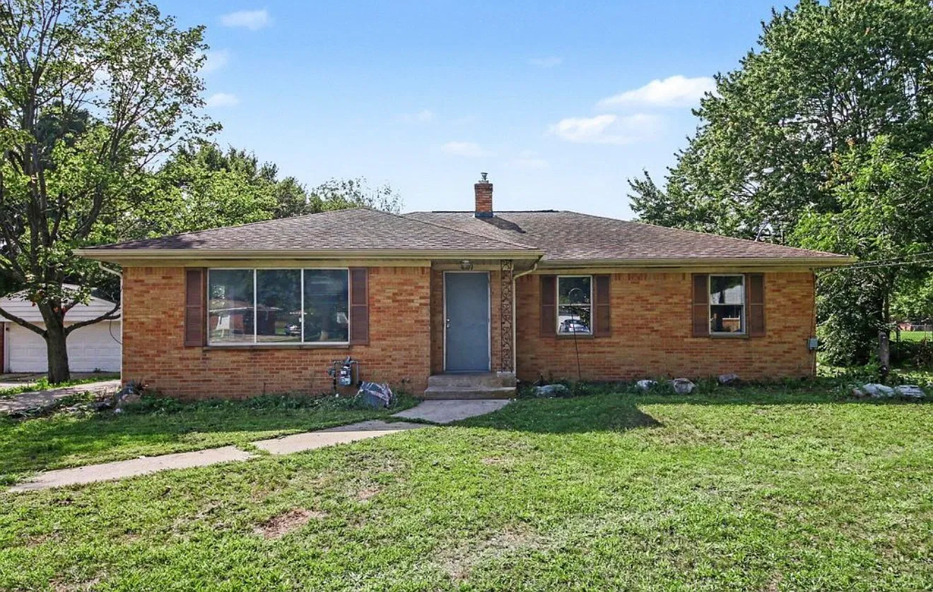 3 bed, 1.5 bath, 1550 sqft, $2,300 — Photo 3