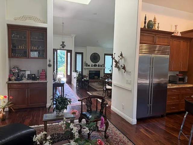 4 bed, 2640 sqft, $6,150 — Photo 1