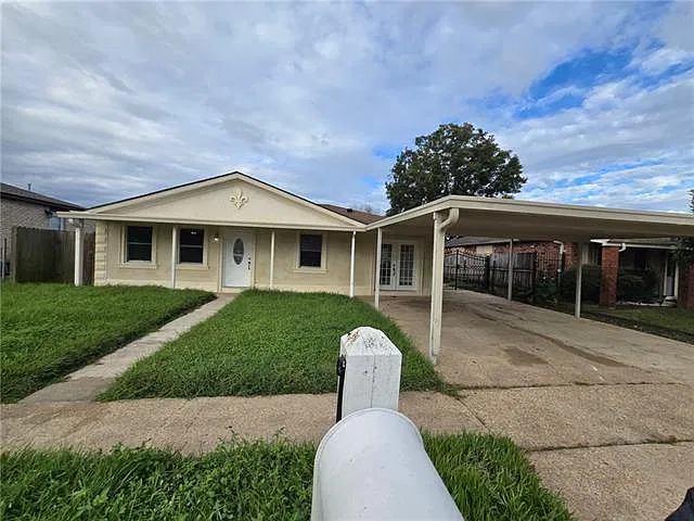4 bed, 2.0 bath, 1460 sqft, $2,000 — Photo 2